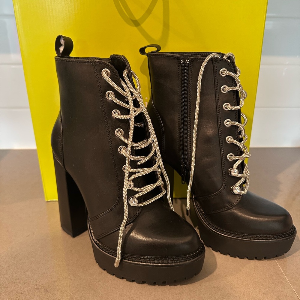 New In Box Gianni Bini Raylinn Rhinestone Laces Platform Booties Boots Size 700 - Picture 2 of 3